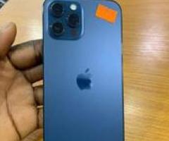 Attention please..get your well used iPhone XR max , iPhone 12 black ,128gb - Agege